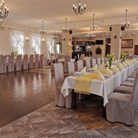 Hotel Kakadu Конин Екстериор снимка