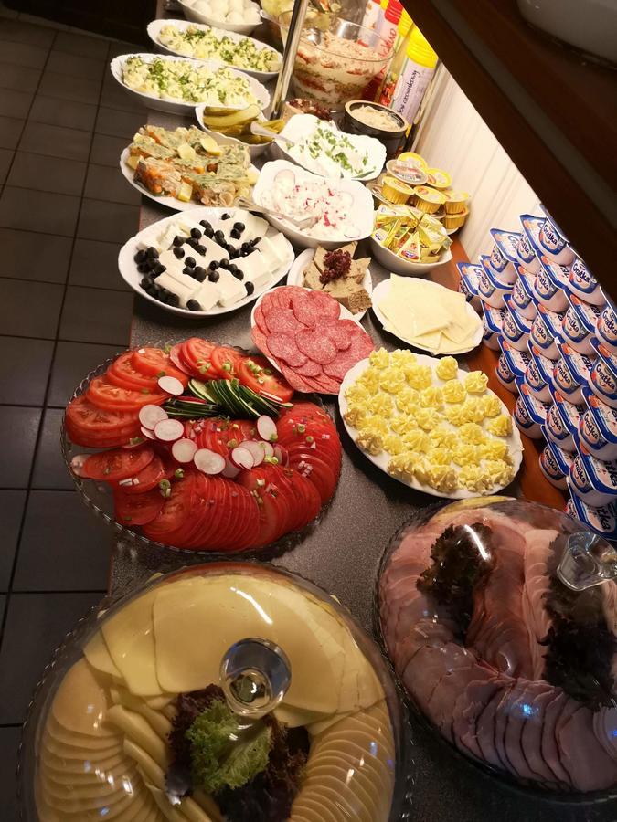 Hotel Kakadu Конин Екстериор снимка