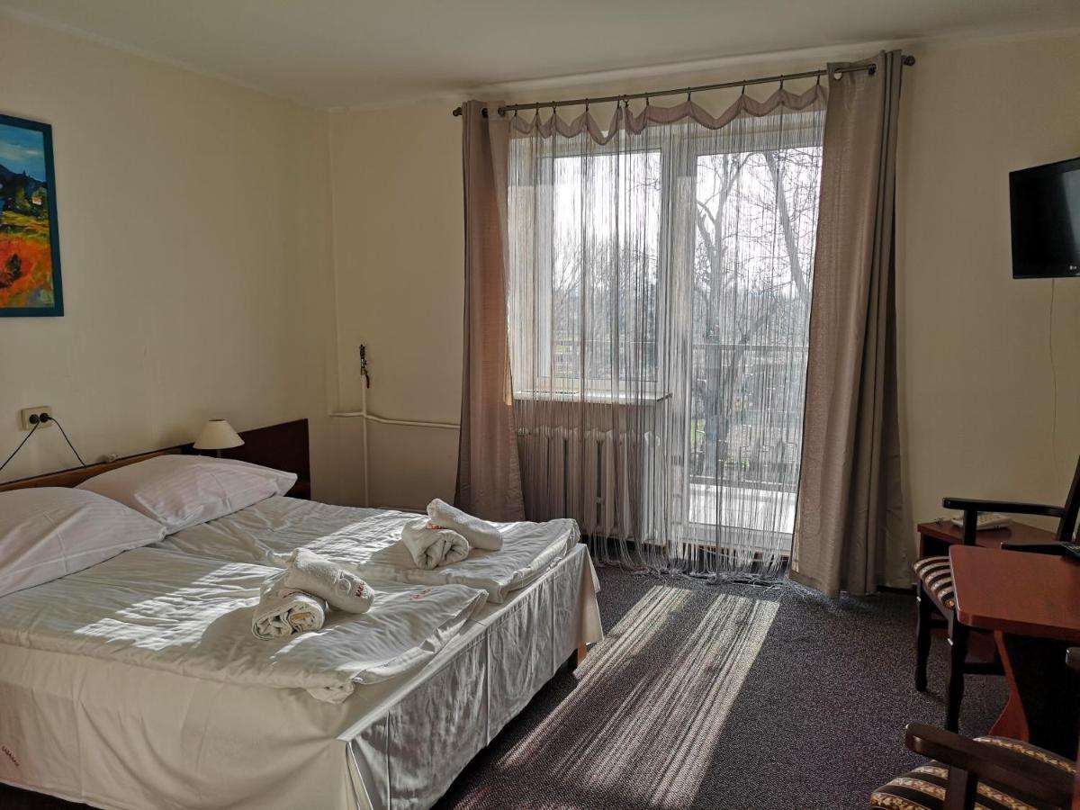 Hotel Kakadu Конин Екстериор снимка